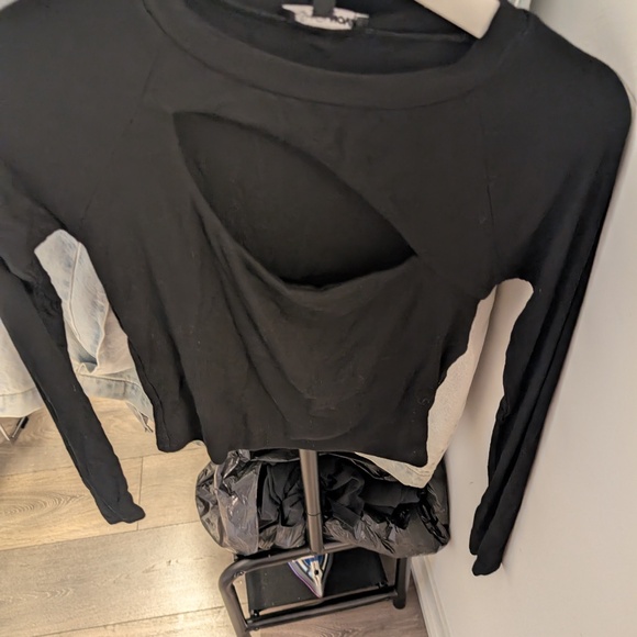 Cropped Lines Cut Out Top - Picture 6 of 9